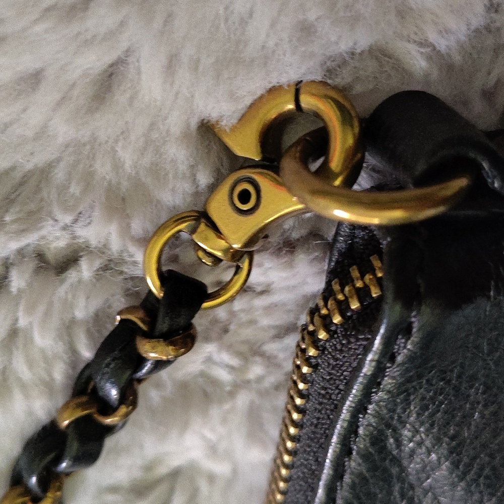 🖤 Elliott Lucca Black and Gold Crossbody Zipper Bag. Very Cool 😎 - Picture 4 of 16